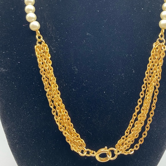 Gold Necklace with Pearls - Picture 2 of 2